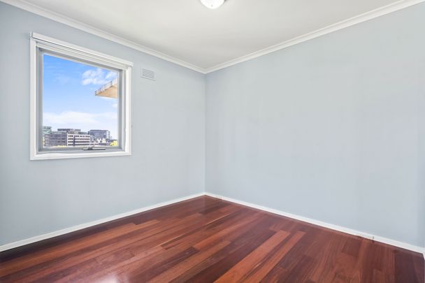 Sunlit Apartment in Arts Precinct - Photo 1