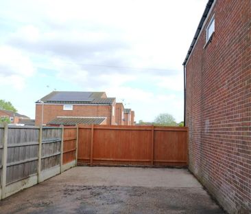 3 bedroom end of terrace house to rent - Photo 4