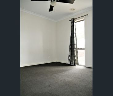 Neat and Complete! - Photo 1