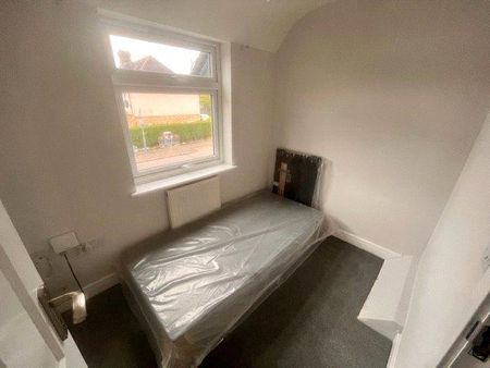 6 bedroom semi-detached house to rent - Photo 5