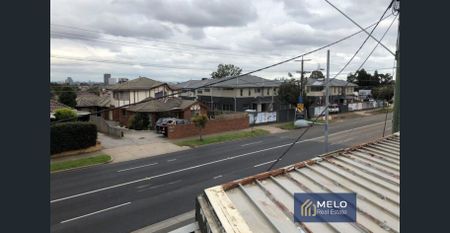 Top floor living at its best! - Photo 5