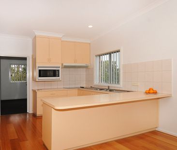 FAMILY HOME WITH DOUBLE GARAGE - Photo 1