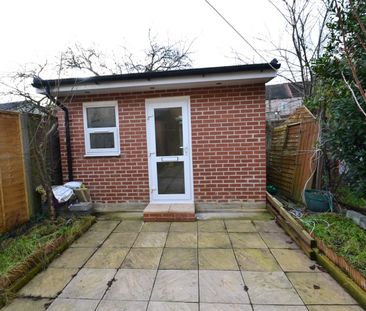 4 Bed Terraced House, Pershore Close, IG2 - Photo 3