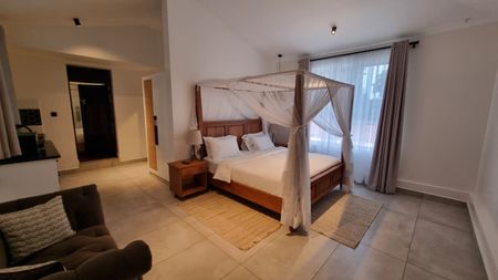Private 6 Bedroom Estate with Pool Family & Group Retreat Near Diani Beach - Photo 3
