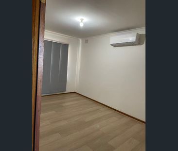 Well-Presented 3 Bedroom Home with Modern Kitchen & Great Transport... - Photo 4