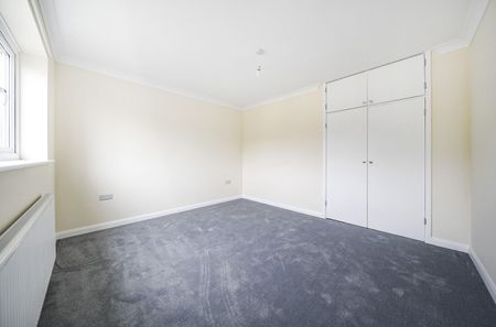 4 bedroom detached house to rent - Photo 5