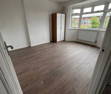 4 Bed Terraced House, Hillbrook Road, SW17 - Photo 4