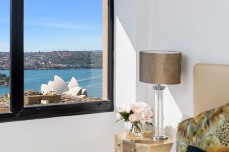 LIVE THE HIGH LIFE IN THE CELEBRATED COVE TOWER | Unfurnished - Photo 3