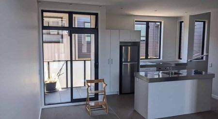 Chic 2BR Townhouse in Mount Eden - Photo 5