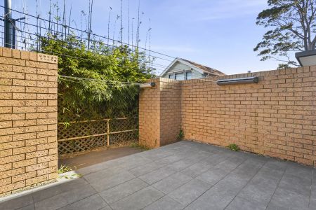 A Feel Good Family Home In the Heart of Neutral Bay - Photo 3