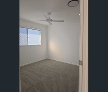 ***BRAND NEW*** 4 BEDROOM TOWNHOUSE AVAILABLE NOW - Photo 3