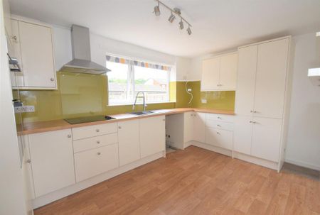 3 bedroom semi-detached house to rent - Photo 3