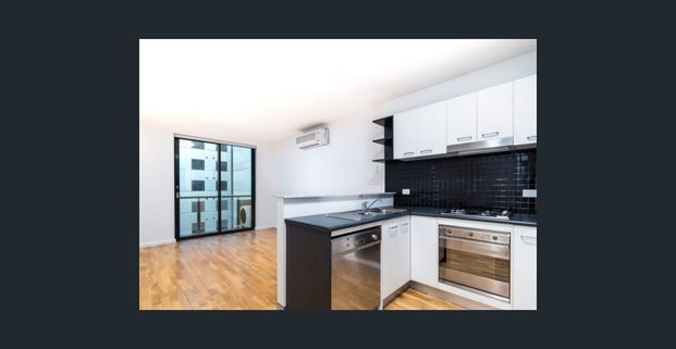 Franklin Lofts – Stylish Dual-Level City Living with 2 Bedroom 1 Bathroom - Photo 1