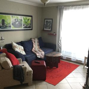 Rosemont - Superbe 4 1/2 à aire ouverte, situé juste en face de l'Hôpital Santa Cabrini. - Photo 2