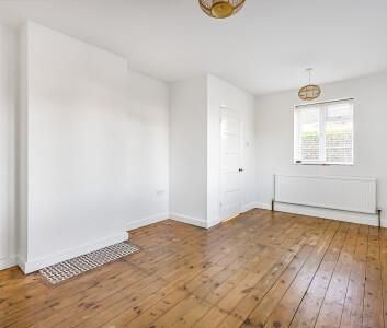 3 bedroom end of terrace house to rent - Photo 1