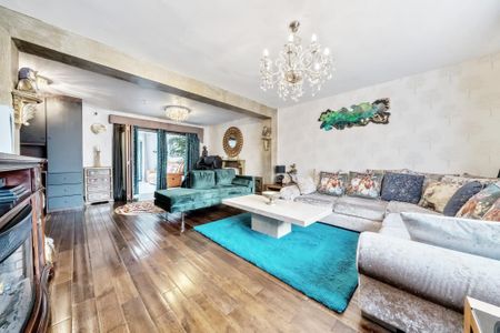 5 bedroom detached house to rent - Photo 2