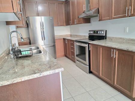 For Lease - 43 Yardley Crescent, Brampton, Ontario - Photo 2