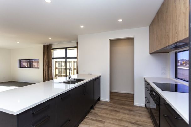 Ravenswood – Spacious Family Home! - Photo 1