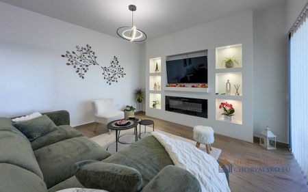 Pronájem domu 235 m² s pozemkem 235 m² - Photo 2