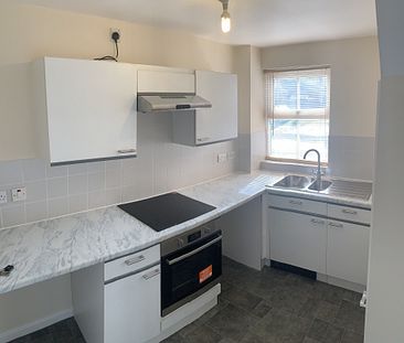 Beautifully Presented One Bedroom House to Let in Bromsgrove - Photo 2