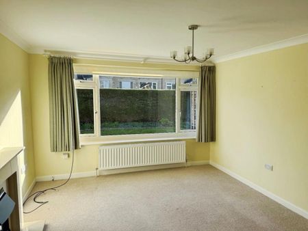 3 bedroom detached bungalow to rent - Photo 3
