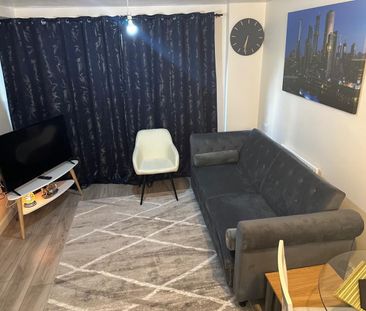 Cundy Road, London - Photo 3