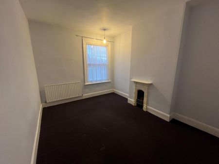 2 bedroom semi-detached house to rent - Photo 3