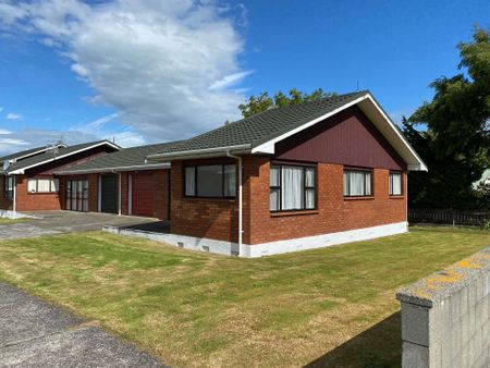 No viewings between 24/12/24 to 06/01/25! - Photo 2