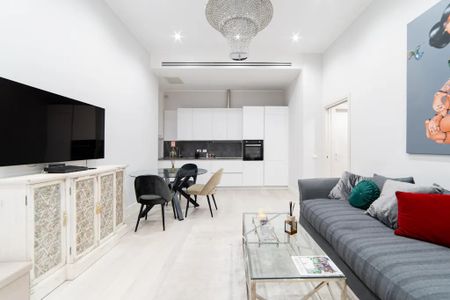 Largo Claudio Treves, Milan, Lombardy 20121 - Photo 4