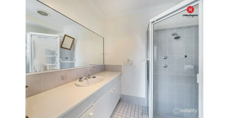 Stunning Family Home in Prestigious Chase Estate - Perfect Blend of Space, Style & Convenience - Photo 4