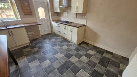 2 bed Terraced - To Let - Photo 4