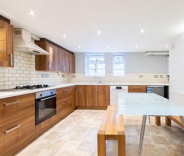 Norwood Grove,, Hyde Park, Leeds - Photo 2