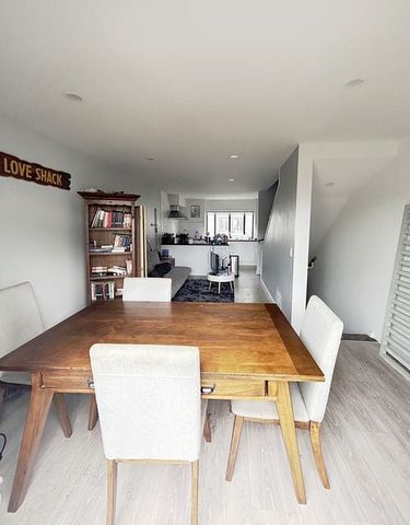 3bedroom, 2bathroom townhouse, private backyard - Photo 3