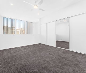 One year old property for lease - Tonsley campus - Photo 5