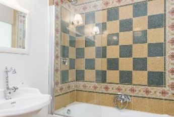 Center-Historic Jewish Quarter: Elegant apartment situated in beautiful Palazzo Nobiliare. Entrance, spacious living with original wood frescoed ceilings, large modern dining and kitchen, 4 bedrooms, 4 Baths, small terrace. #1527