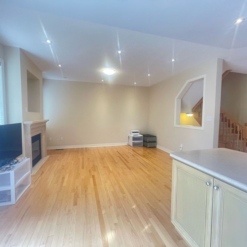 For Lease - 75 Vine Cliff Boulevard, Markham, Ontario - Photo 1