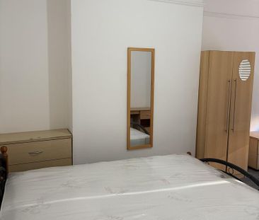 4 bedroom terraced house to rent - Photo 5