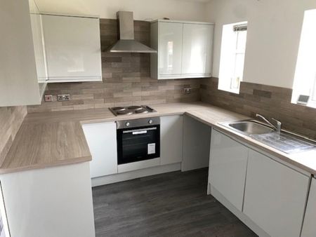 3 bedroom semi-detached house to rent - Photo 4