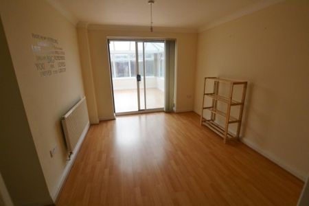 5 bedroom detached house to rent - Photo 3