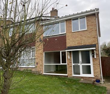 3 bedroom end of terrace house to rent - Photo 2