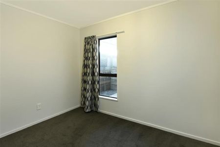 Modern unit close to town and hospital! - Photo 2