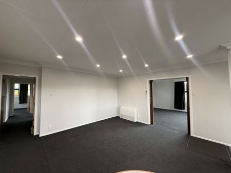 Garaging galore and a sunny and tidy home! - Photo 2