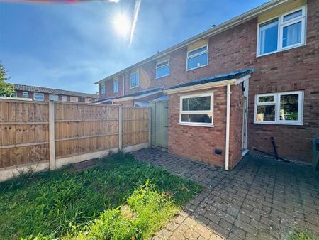 3 bedroom terraced house to rent - Photo 3