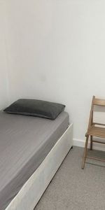 Room in a Shared House, Midhurst Avenue, CR0 - Photo 3