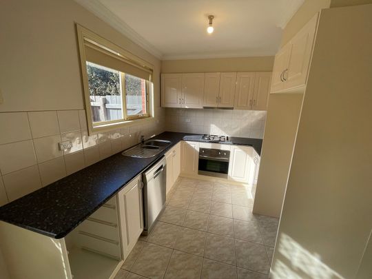 1/10 Banksia Grove, Tullamarine VIC 3043 - Photo 1