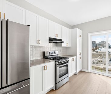 For Lease - 335 Les Emmerson Drive, Barrhaven, Ontario - Photo 4