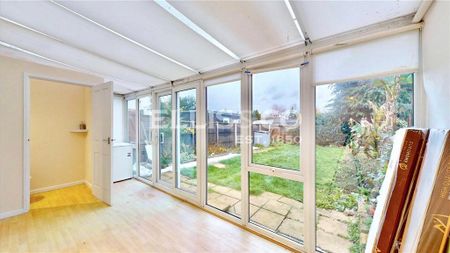 3 bedroom end of terrace house to rent - Photo 4