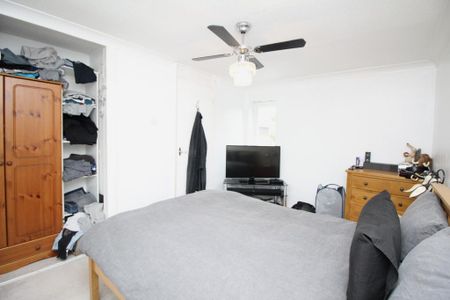 2 bedroom end of terrace house to rent - Photo 2