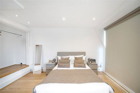 Cornwall Gardens, London, SW7 flat - penthouse to rent - Photo 5