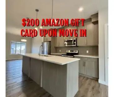 MOVING INCENTIVE - SEE BELOW - 3 Bedroom Main Floor in Creekwood Ch... - Photo 1